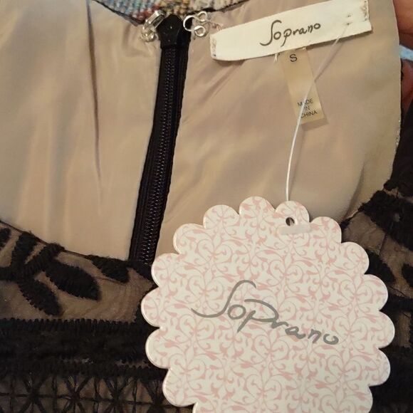 Elegant Black Lace Halter Dress - Picture 7 of 10